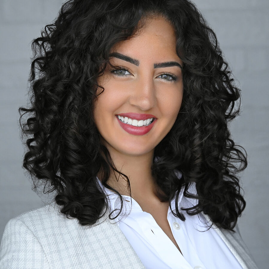 Dianna-perez-Pink-tie-miami-director-real-estate-services-2